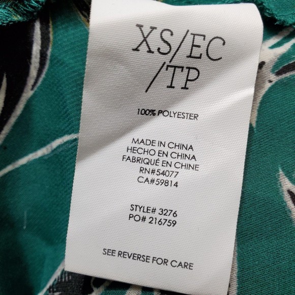 CAbi Zoe Falling Flowers Tank Top Womens Size XS  Green Sleeveless Ruffle Hem - Picture 6 of 8